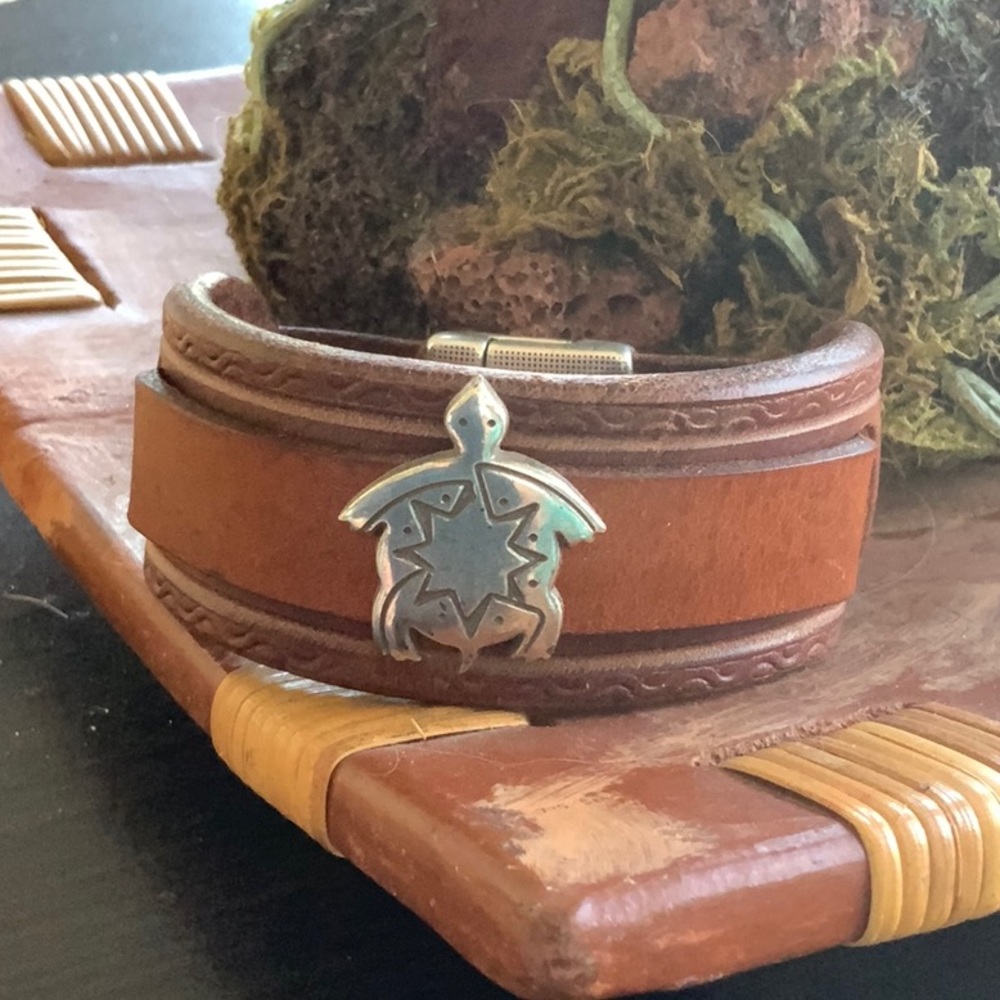 Island style turtle bracelet